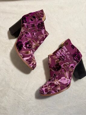 Anthropologie Billy Ella Burnout Velvet Floral Ankle Boots Size 6.5